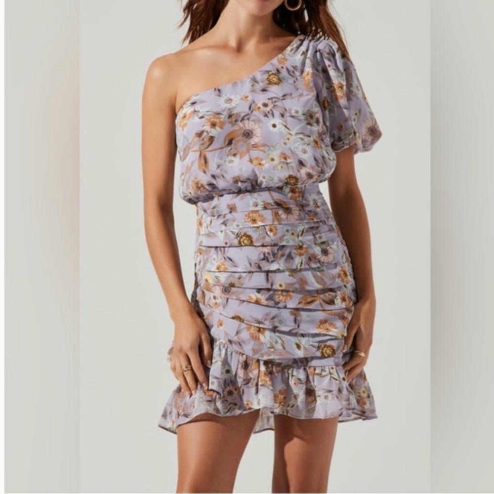 ASTR  The label Floral Dress Sz M